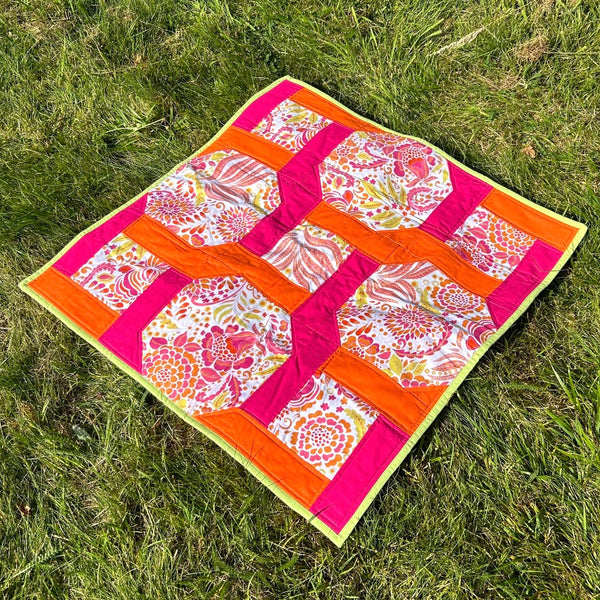 SAMPLE SALE: BP Chain Link MINI QUILT ft Dena Designs | Chinoiserie Chic 'Pagoda Flower' fabric (Orange/Pomegranate/Apple)