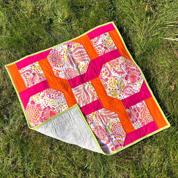 SAMPLE SALE: BP Chain Link MINI QUILT ft Dena Designs | Chinoiserie Chic 'Pagoda Flower' fabric (Orange/Pomegranate/Apple)