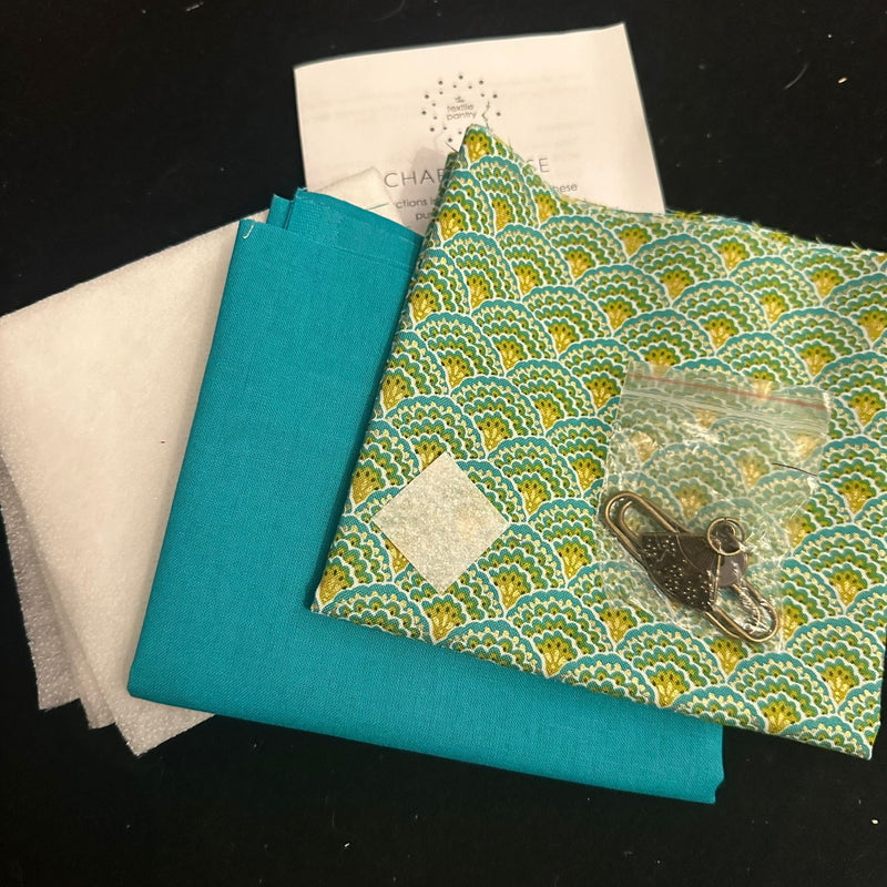 KIT WITH INSTRUCTIONS Leesa Chandler Charm Purse: Makower | Luxe 'Scallop' Green 2611/G Option