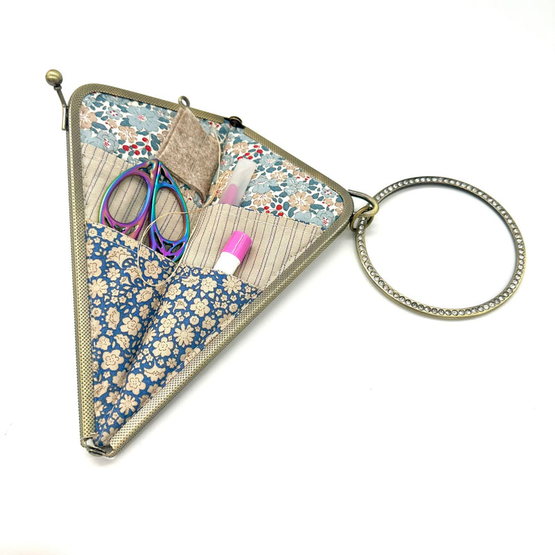 HARDWARE: L-Shape Kissing Clasp Wristlet Frame: Antique Bronze LARGE: 18.5cm