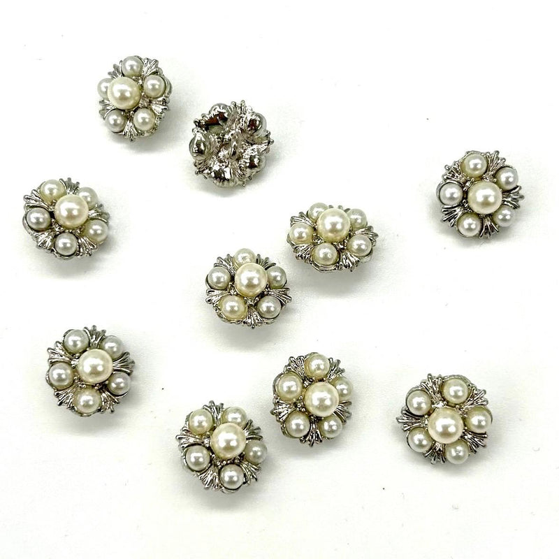 Craft Corner | 10 x Pearl Flower 16mm Button