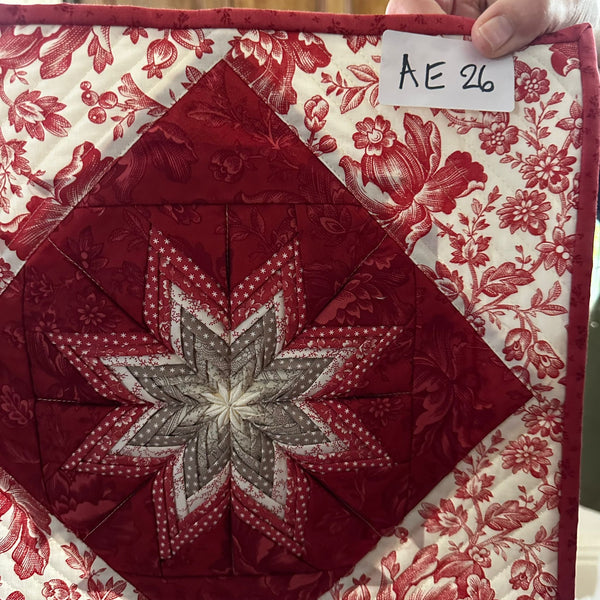 SAMPLE SALE: 26BP: Folded Star Runner | Moda 'Cranberries and Cream'